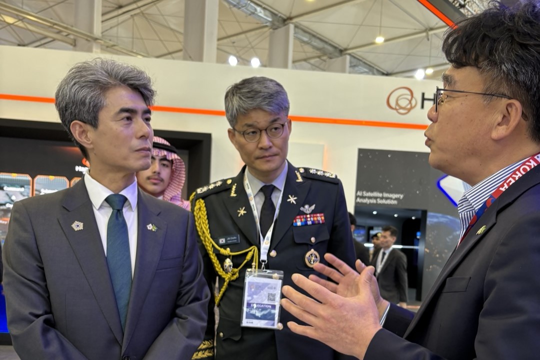 강신철 대사, 월드디펜스쇼(World Defense Show) 한국관 방문